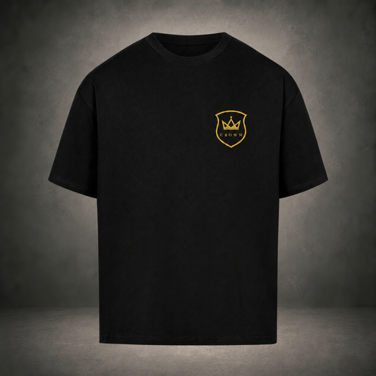 Gekrönt – Marken Emblem links goldener Königskrone und Dornenband auf schwarzem Oversized-T-Shirt, Offenbarung 19,12, Crown-Serie von Bulletproof Faith