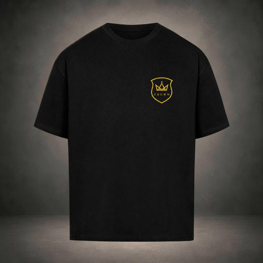 Gekrönt – Marken Emblem links goldener Königskrone und Dornenband auf schwarzem Oversized-T-Shirt, Offenbarung 19,12, Crown-Serie von Bulletproof Faith