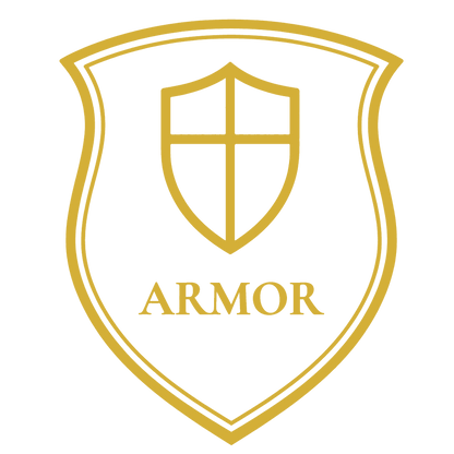 Nahaufnahme des goldenen Schild-Emblems auf dunklem Baumwollstoff, 8,3 cm Brustdruck