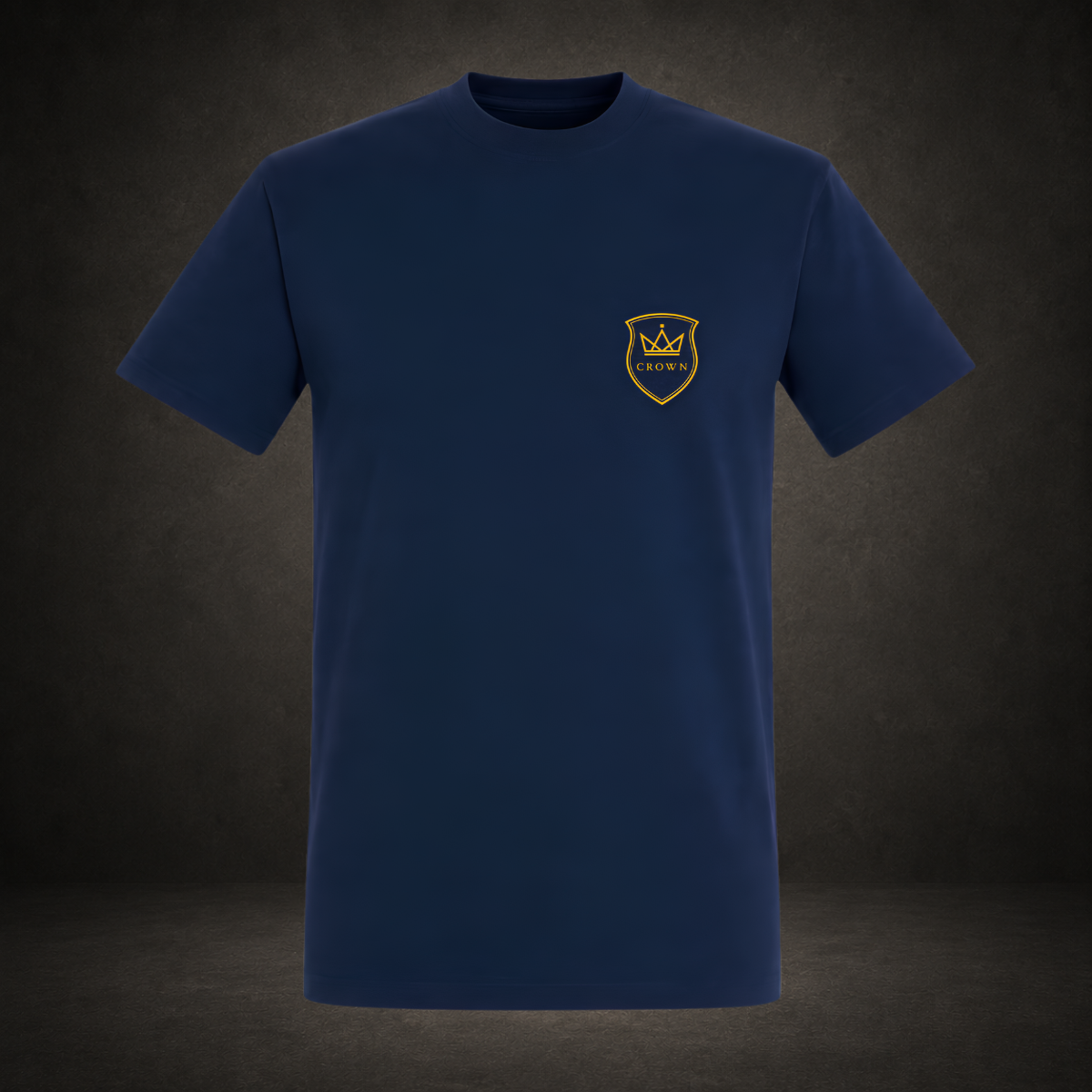 Classic Tee in French Navy mit goldenem Kronen-Emblem der CROWN-Linie auf der linken Brust
