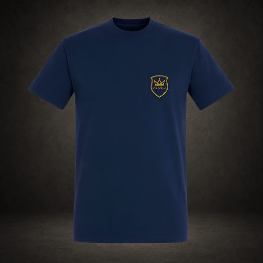 Classic Tee in French Navy mit goldenem Kronen-Emblem der CROWN-Linie auf der linken Brust