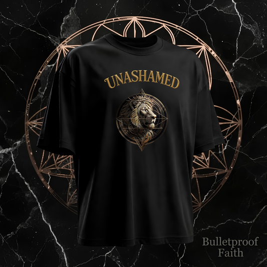 UNASHAMED Lion Premium Oversized T-Shirt Schwarz – Frontansicht mit goldenem Löwen-Design und Bulletproof Faith Logo
