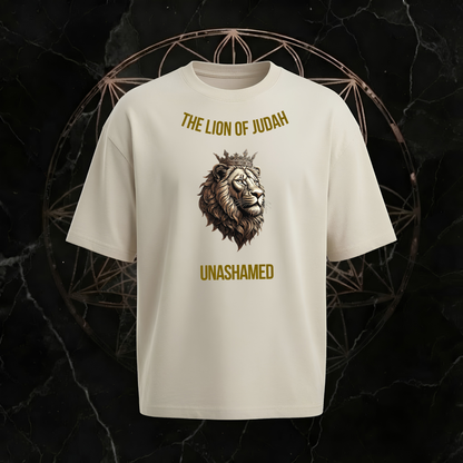 The Lion of Judah Unashamed Premium Tee Natural Raw – Front mit gekröntem Löwen und Golddruck Bulletproof Faith