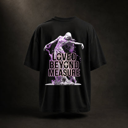 Loved Beyond Measure Premium Oversized Tee in Schwarz, Rueckansicht mit Print