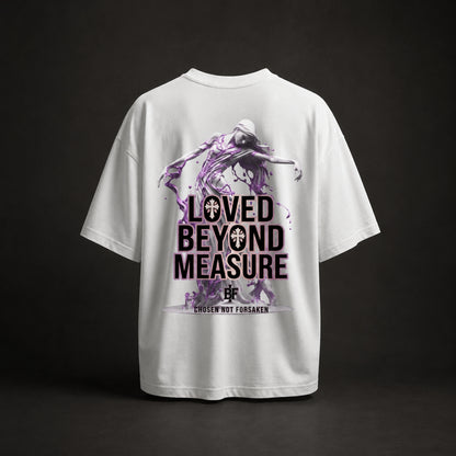 Loved Beyond Measure Premium Oversized Tee in Weiss, Rueckansicht mit Print