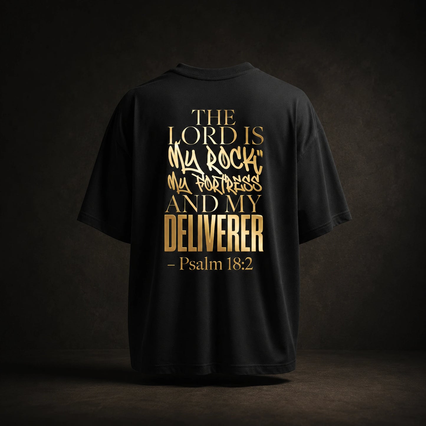 The Lord Is My Rock Premium Oversized Tee in Schwarz, Rueckansicht mit Gold-Backprint