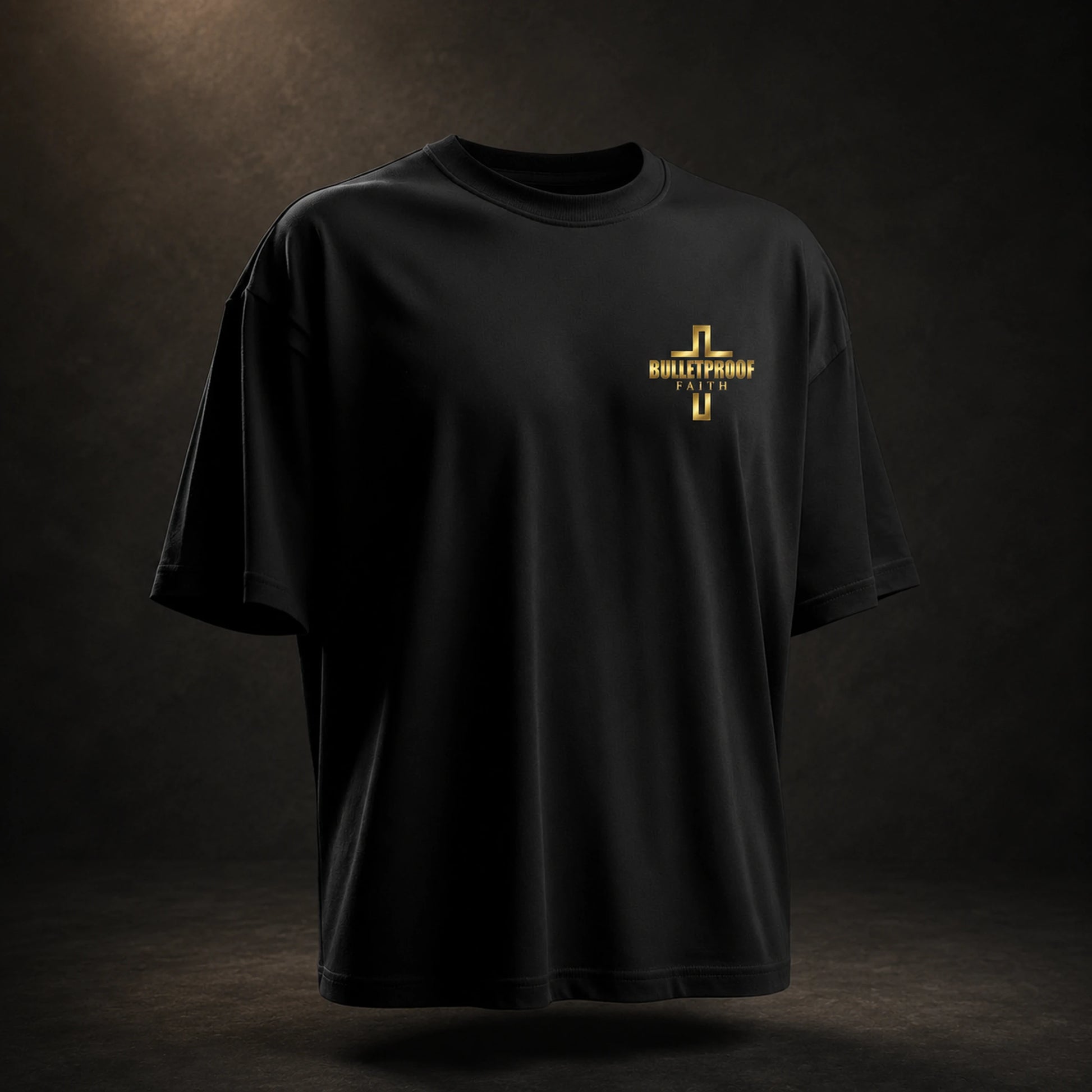 The Lord Is My Rock Premium Oversized Tee in Schwarz, Frontansicht mit Gold-Emblem